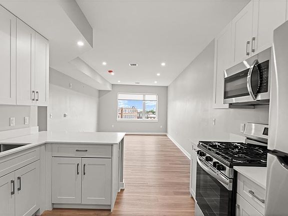 3rd image of 475 Communipaw Ave #506