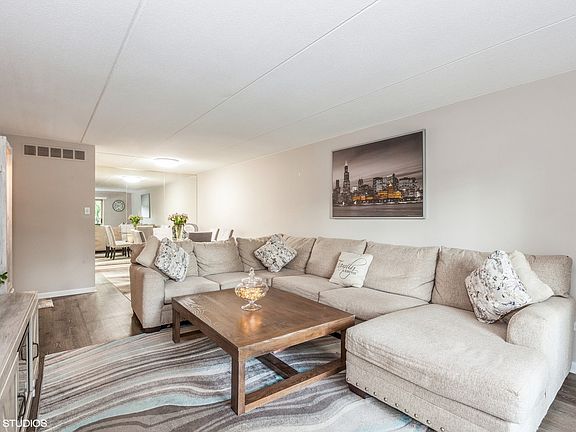 4th image of 512 Redondo Dr APT 111