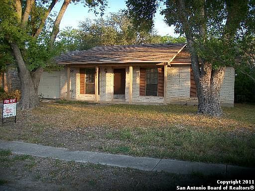 1st image of 3843 Briar Hollow St