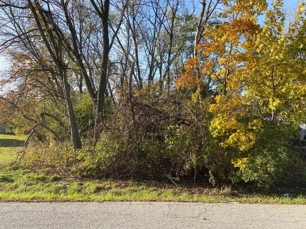 42656 N Lake Dr, Antioch, IL 60002