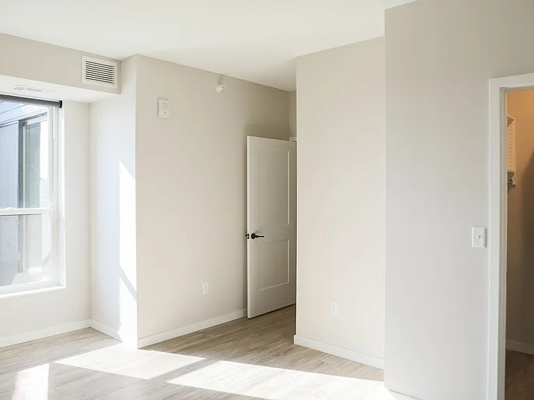 B7 Flats — Photo 119