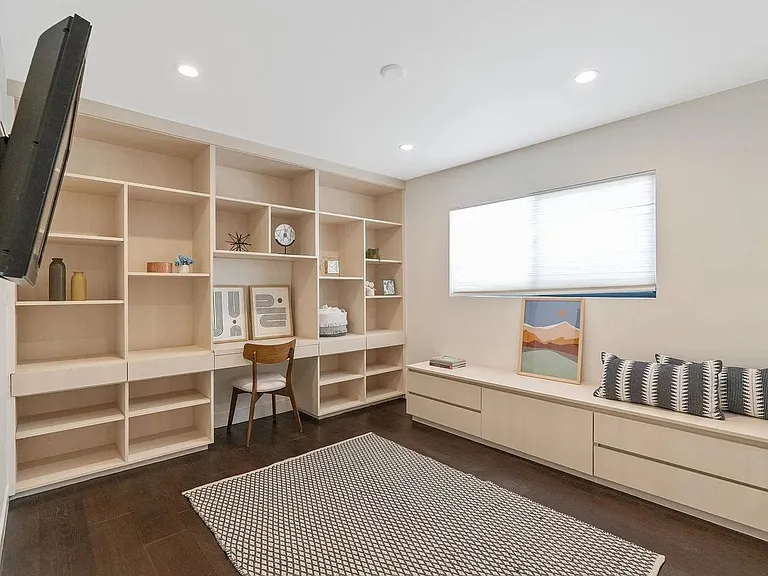 13940 Bermax Ave — Photo 32
