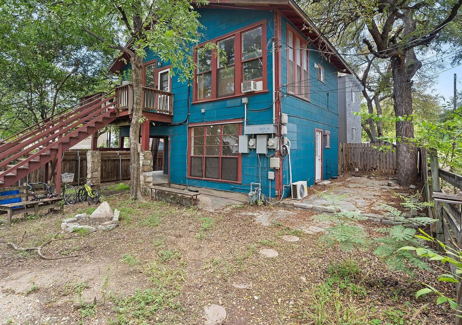 3404 1/2 Grooms St — Photo 1