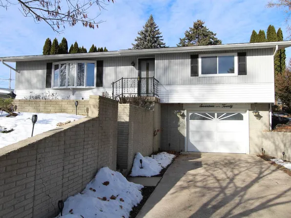 1720 E Lawn Dr, Savanna, IL 61074