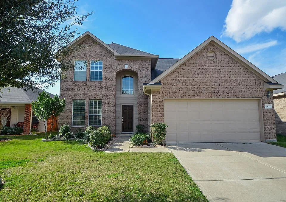 2827 Lakecrest Forest Dr