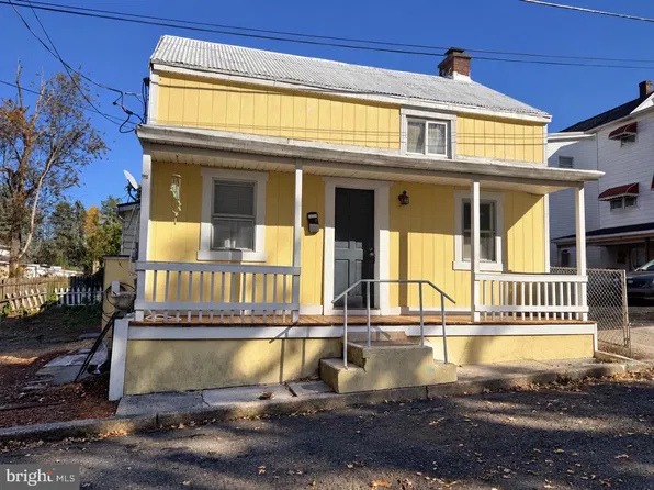 17 N Holland St, Nesquehoning, PA 18240