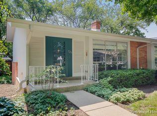 726 Carriage Hill Dr, Glenview, IL
