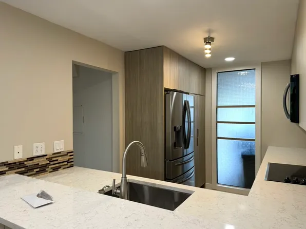 13859 NE 65th St APT 581, Redmond, WA 98052