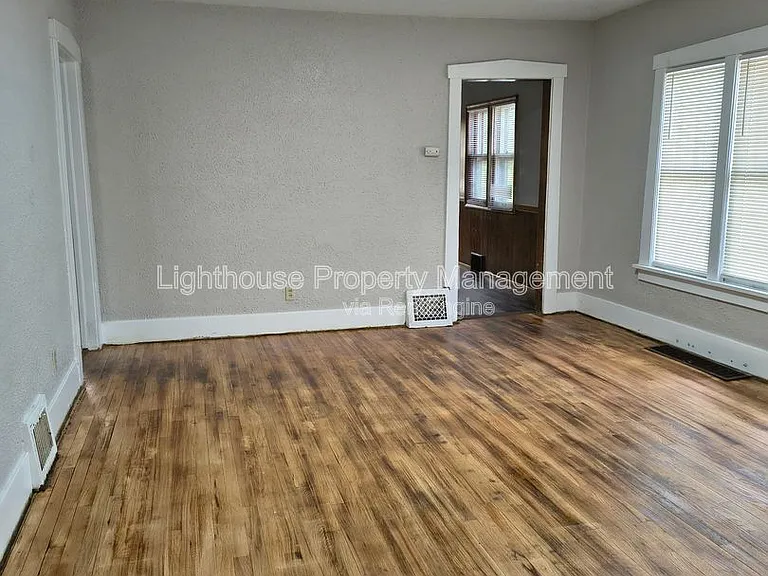 3040 Temple St — Photo 16
