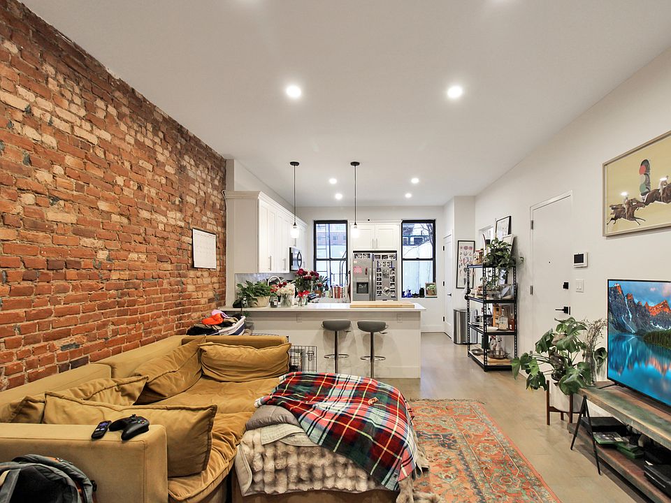 1st image of 29 Greenpoint Ave #1