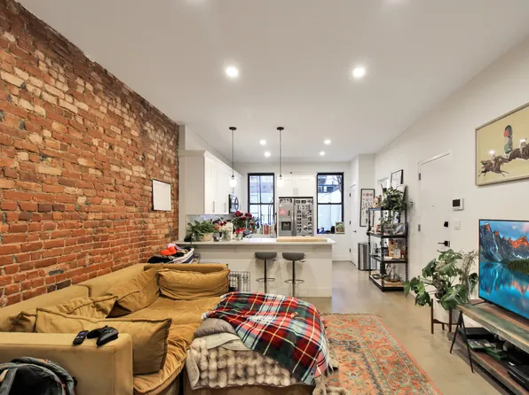 29 Greenpoint Avenue image 1 of 11