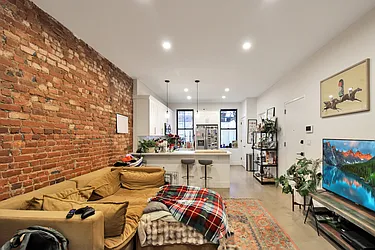 29 Greenpoint Avenue, #1