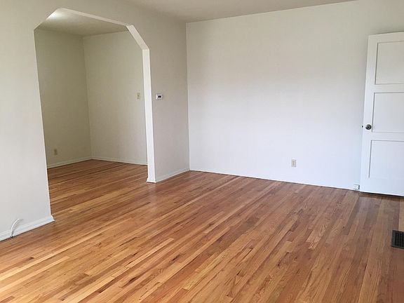 4th image of 16514 Brighton Ave
