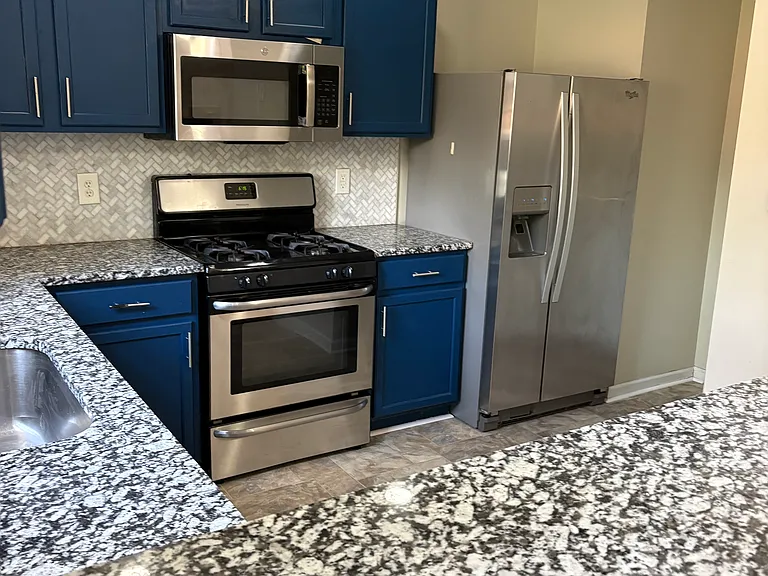 10518 Haddington Dr NW — Photo 3
