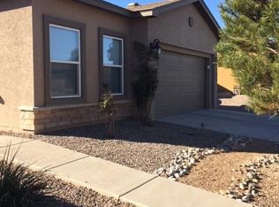 490 Zuni River Cir SW, Los Lunas, NM 87031