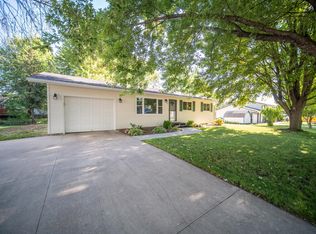 405 4th St NE, Hayfield, MN 55940