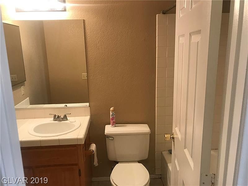 1st image of 5040 Golfridge Dr
