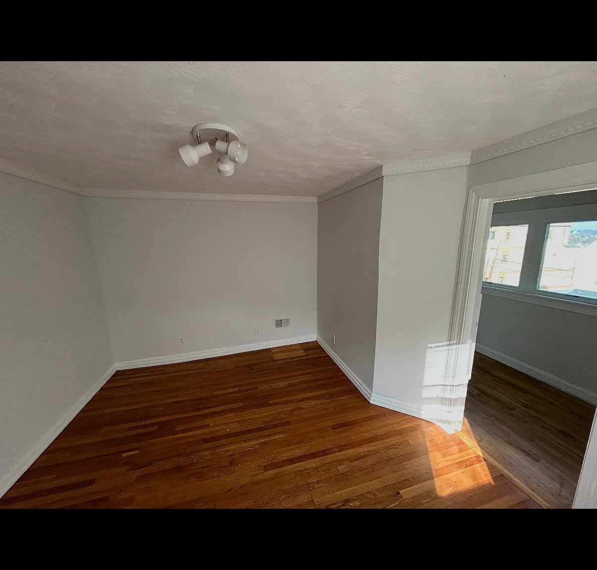 3 bed, 1400 sqft, $2,900 — Photo 3
