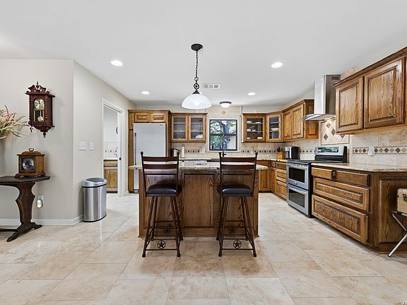 3rd image of 110 Suttles Ave