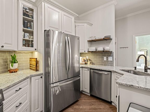 5th image of 4601 Pine Trace Dr