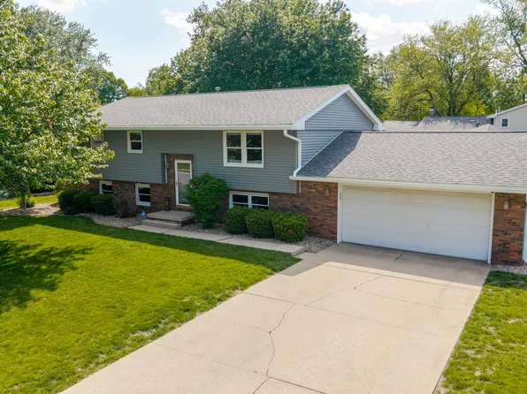 103 Robert Dr, Normal, IL 61761