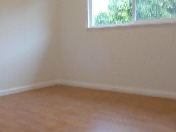 4th image of 296 Eureka Ct