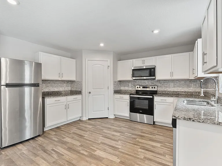 1463 Swan Ct — Photo 3