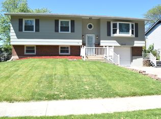 7040 Meadowbrook Ln, Hanover Park, IL 60133