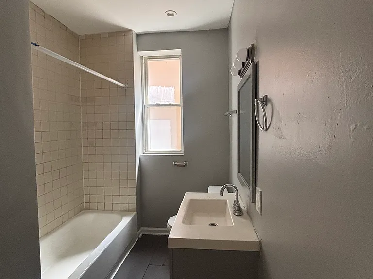 6738 S Prairie Ave — Photo 8