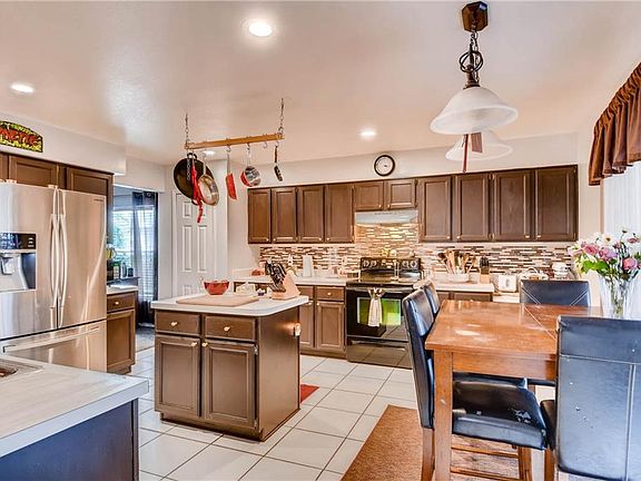 4th image of 327 Sterling Lake Dr
