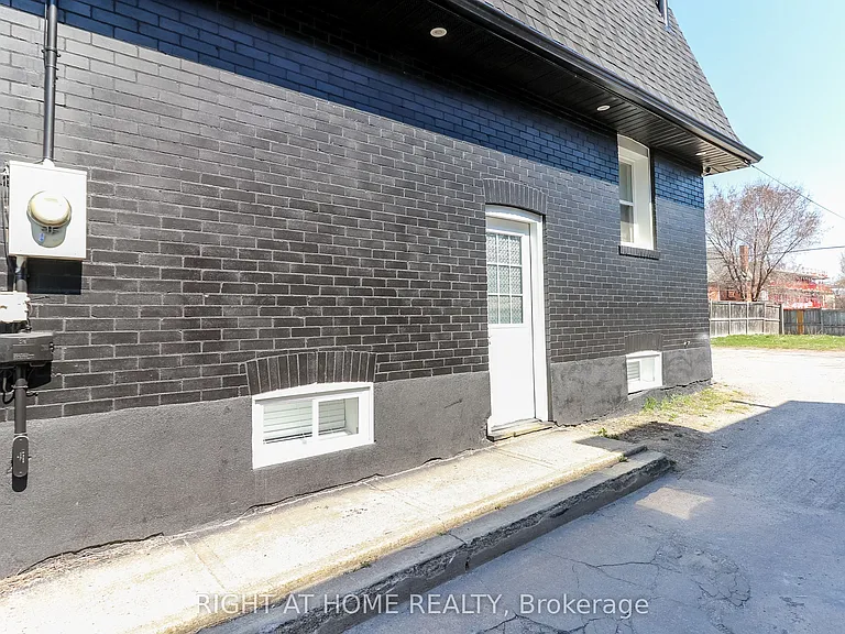 35 Toronto St — Photo 3