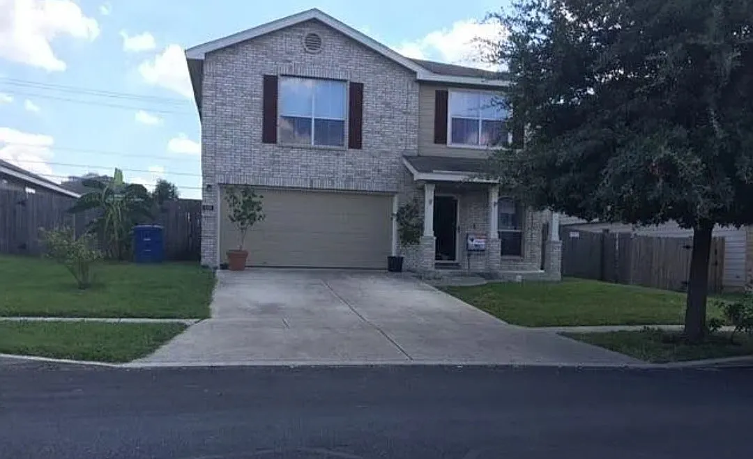 4 bed, 2.5 bath, 1578 sqft, $1,600 — Photo 1