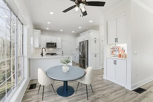 3rd image of 5560 Pilgrim Point Ext
