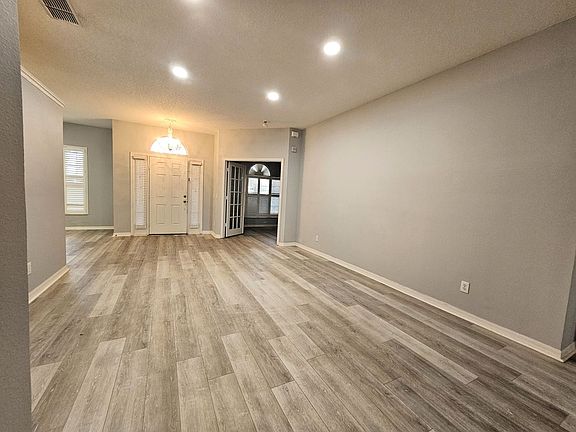 5th image of 413 Heather Hills Dr