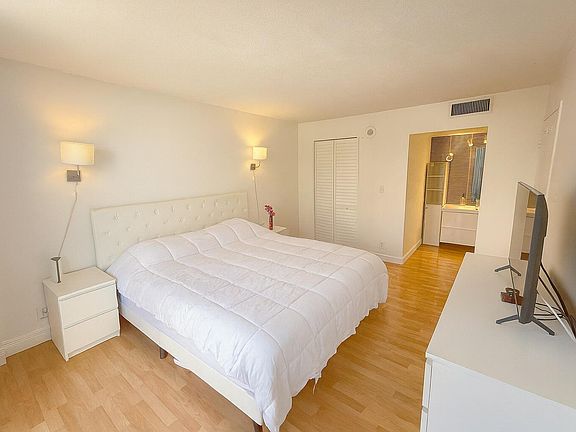 5th image of 16909 N Bay Rd APT 507