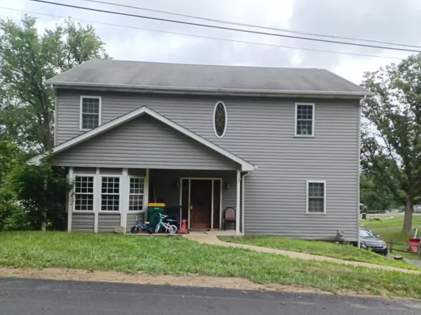 105 Myrtle St, Oakdale, PA 15071