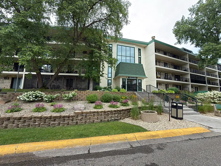 10501 Cedar Lake Rd #511 — Photo 13