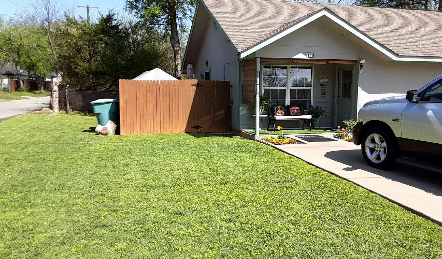 1501 E Thomas St — Photo 3