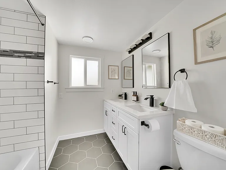 1306 W Baker Ave — Photo 15