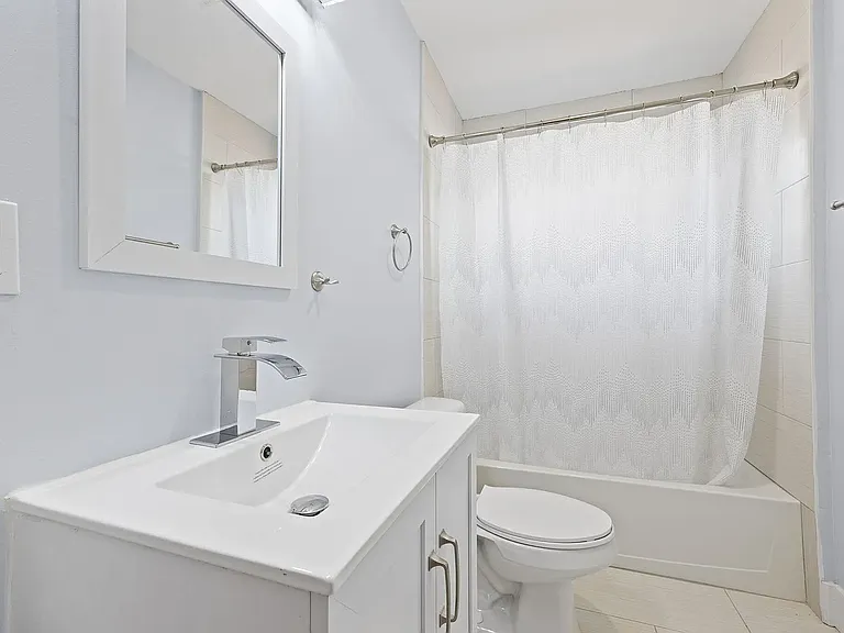 2500 NE 19th Ave #1 — Photo 8