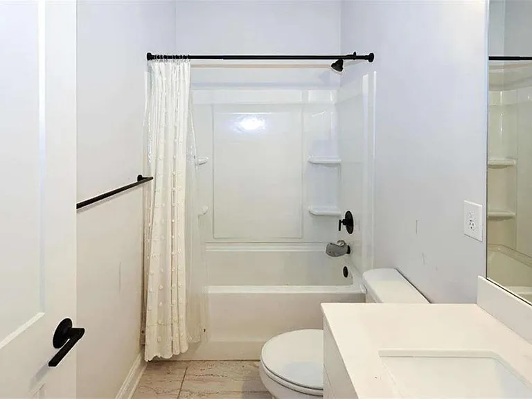 1860 Commons Pl NW — Photo 13