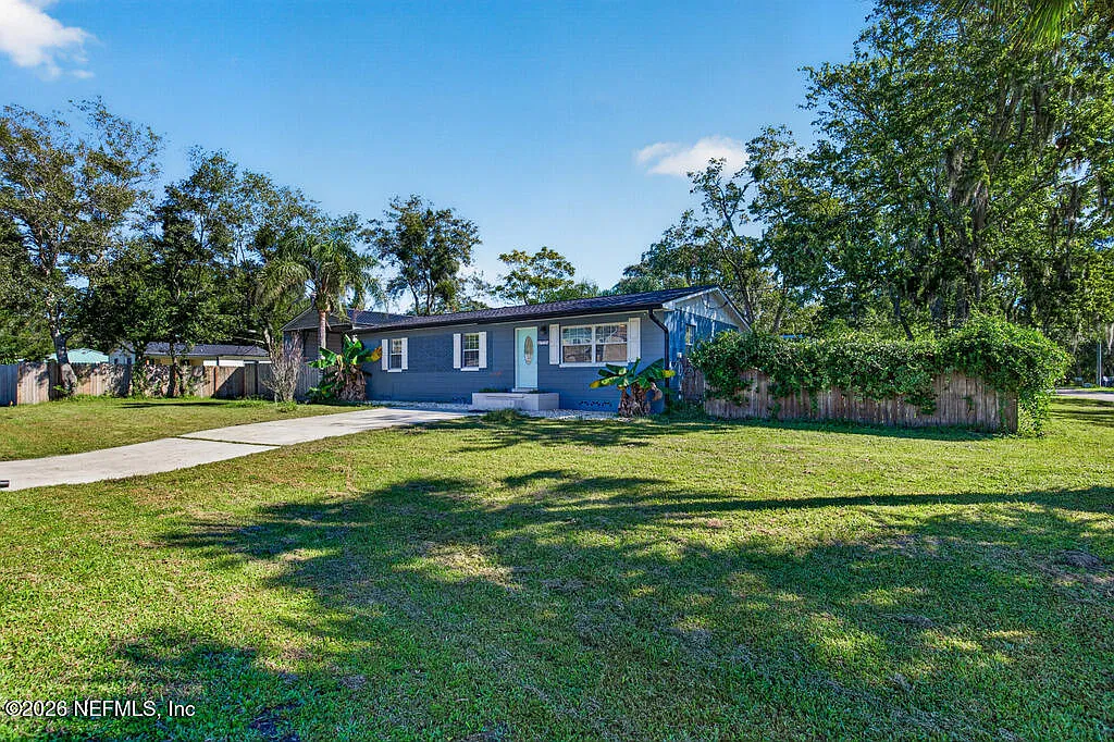 4 bed, 2.0 bath, 1806 sqft, $3,000 — Photo 2
