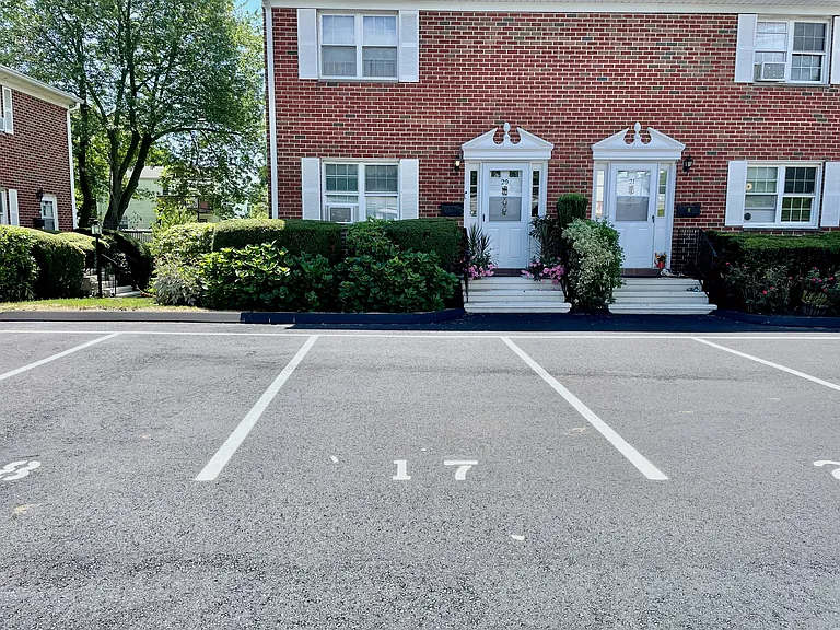 240 Wardwell St #17 — Photo 29