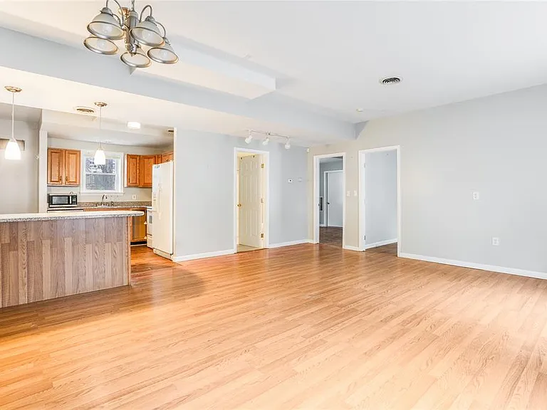 142 College Ave #A — Photo 4