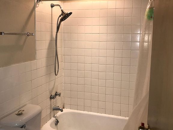 5th image of 2727 Central St APT 1N