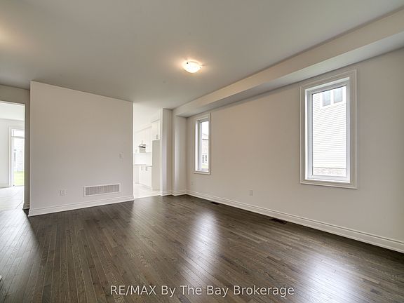 4th image of 19 Amber Dr