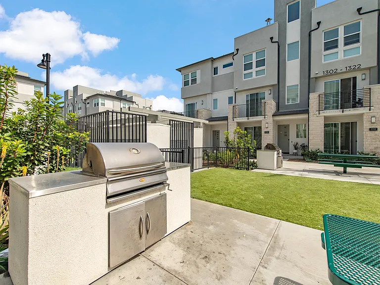 1426 S Urbana St — Photo 11
