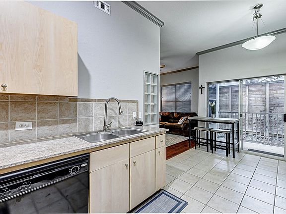 4th image of 1441 East St Unit 108