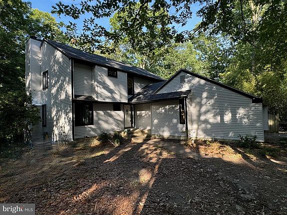 2nd image of 18 Forest Ln