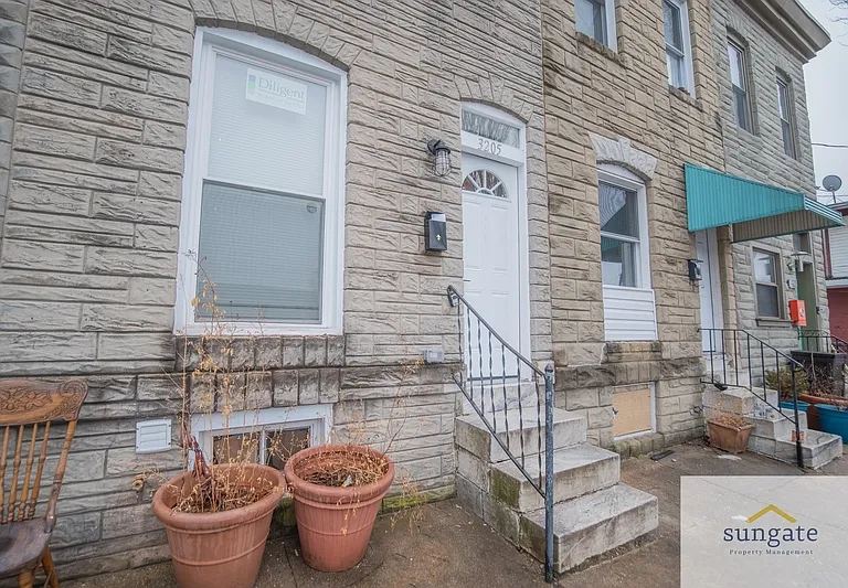 3205 Esther Pl — Photo 34
